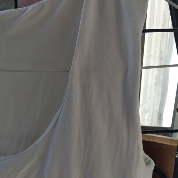 ZARA W/B COLLECTION WHITE SLEEVELESS TOP TANK ROUND NECK SIZE MEDIUM - Picture 3 of 9